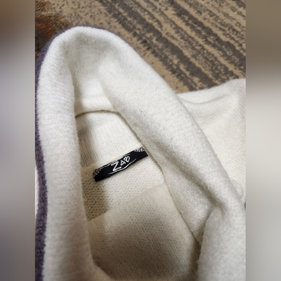 Sweater - Picture 5 of 9